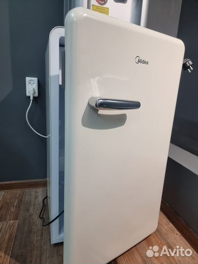 Мини холодильник midea