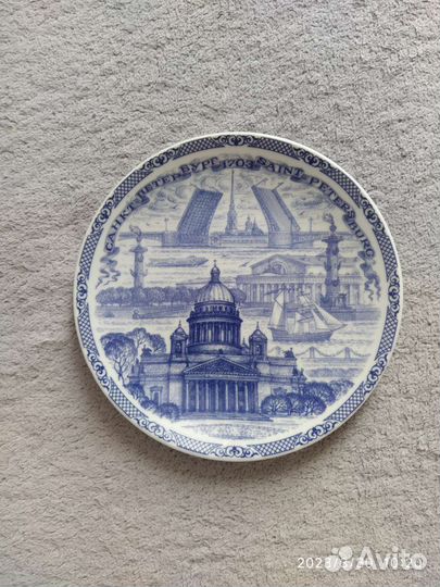 Настенная тарелка