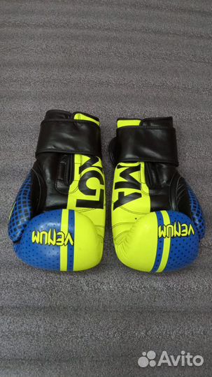 Перчатки боксерские Venum