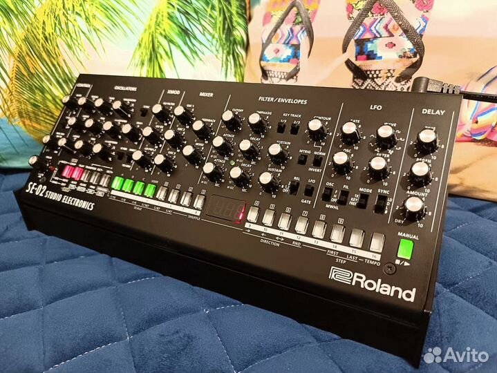 Roland SE-02 (аналоговый синтезатор)