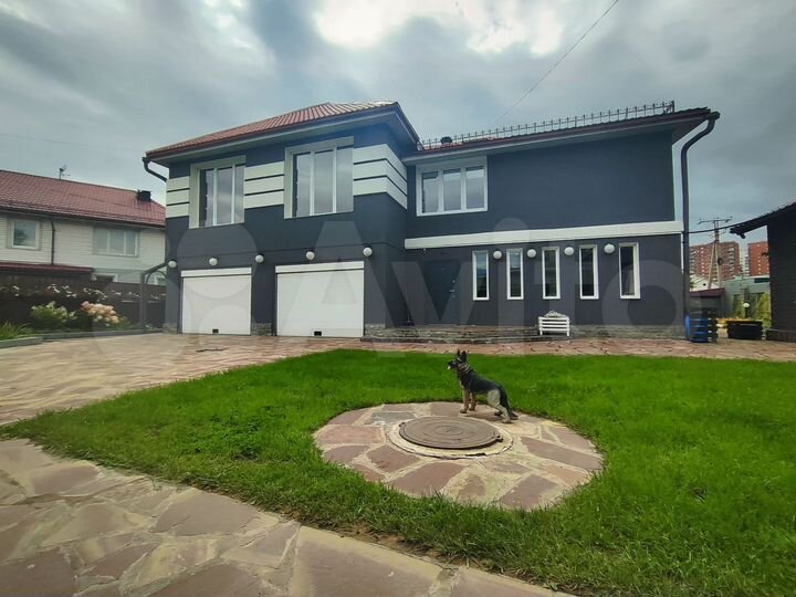 Коттедж 700 м² на участке 12 сот.