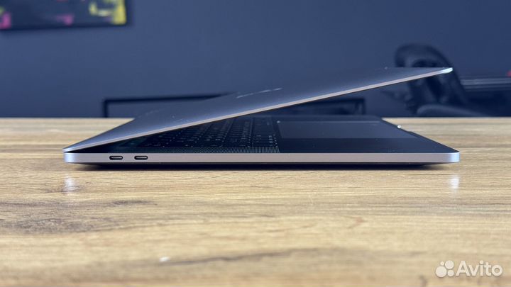 MacBook Pro 15 2019 i7 16 256 отличный