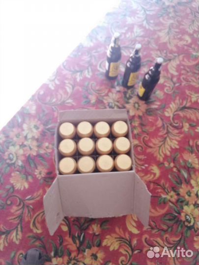 Бутылка стеклянная с крышкой. объем 0,8 литра