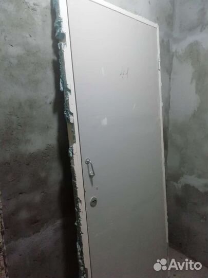 Дверь входная деревянная бу с коробкой