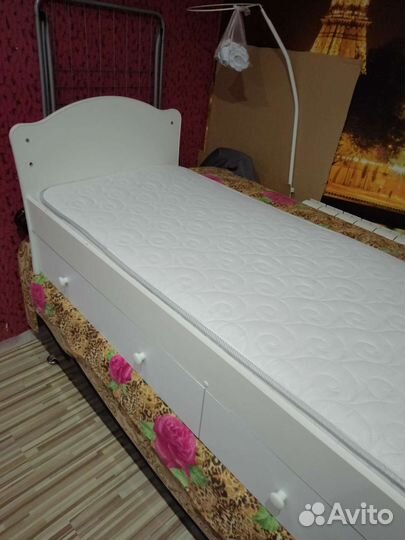 Односпальная кровать