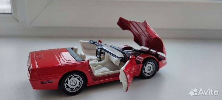 Модель автомобиля 1/24 Chevrolet Corvette 1995