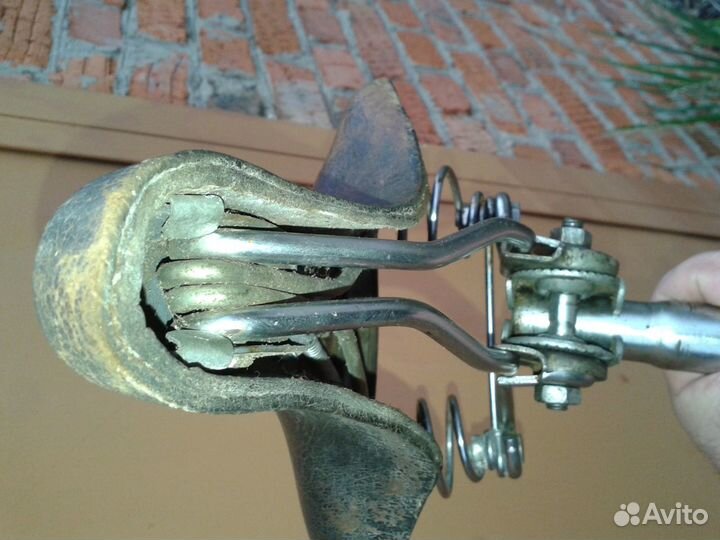 Сиденье к дорожному велосипеду