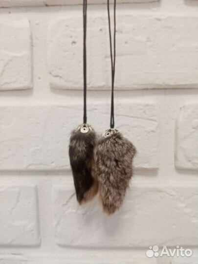 Подвеска из лапки кролика
