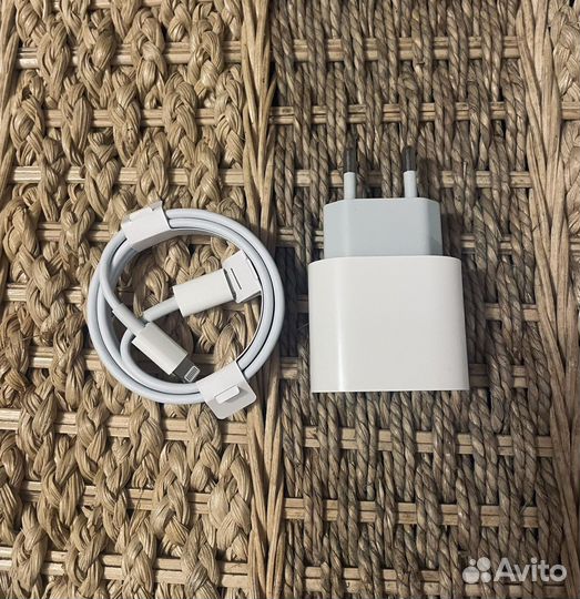 Зарядка на iPhone 20w