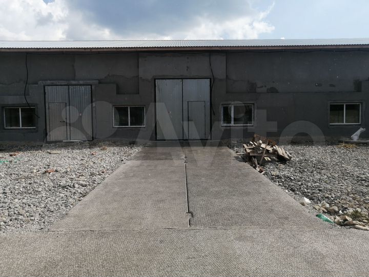 Теплое помещение, 144м², высокие потолки