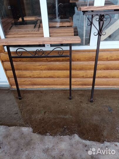 Стол и лавочка на кладбище