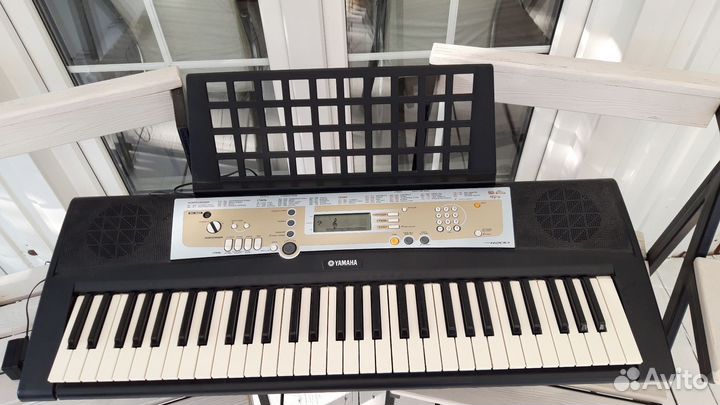 Синтезатор yamaha psr R200