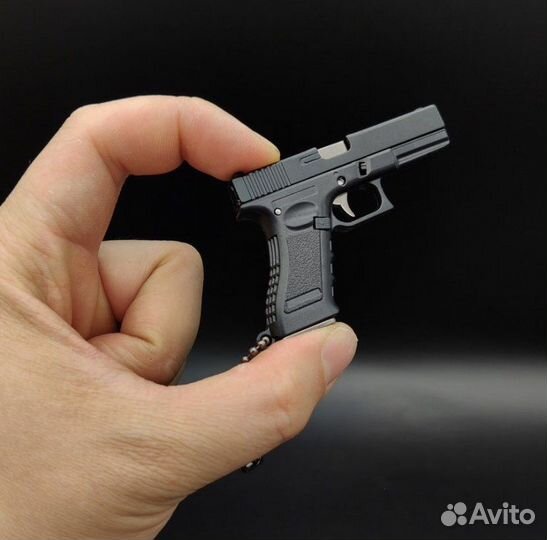 Брелок glock 17 черный разборный масштаб 3:1