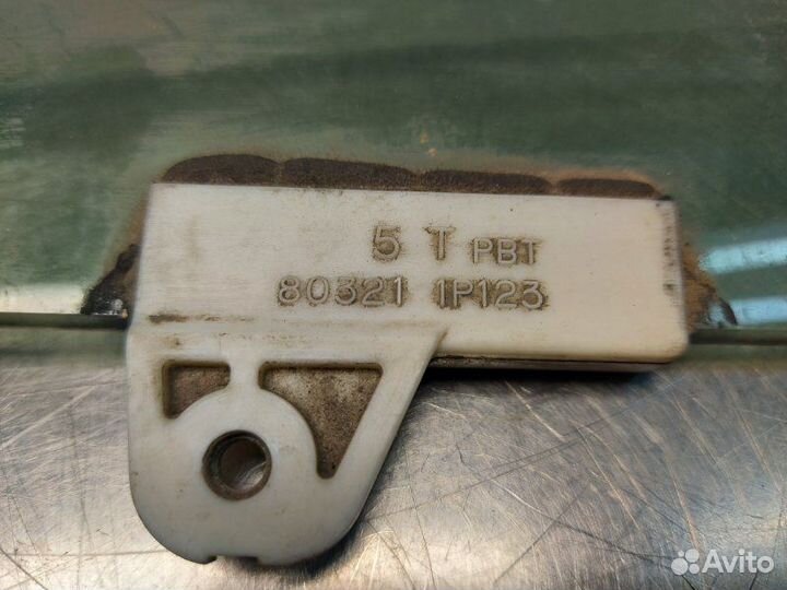 Стекло двери переднее левое Nissan Maxima A33 2