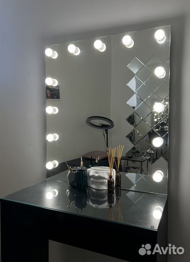 Туалетный столик (гримёрное зеркало)