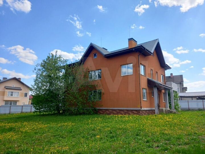 Дом 261,1 м² на участке 13,7 сот.