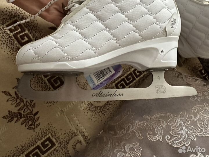 Коньки фигурные женские 38 размер