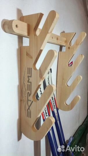 Полка для хранения сноубордов и лыж