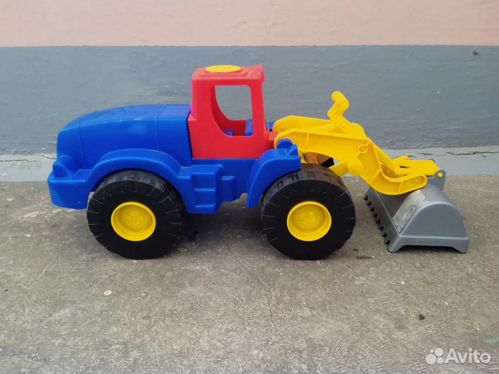 Детский трактор большой