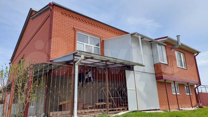 Дом 395 м² на участке 9,4 сот.