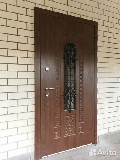 Дверь входная с ковкой