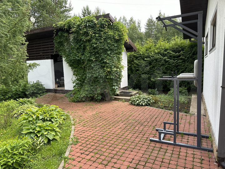 Дом 199,6 м² на участке 16 сот.