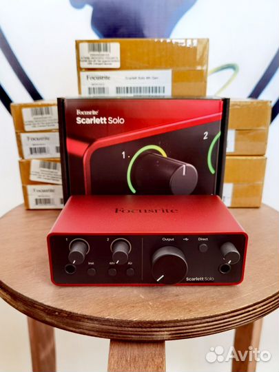 Звуковая карта Focusrite Scarlett Solo 4th Gen Нов