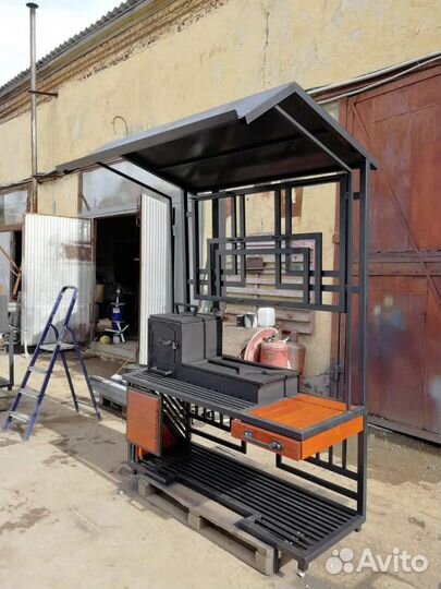 Мангал с крышей