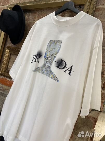 Футболка Prada