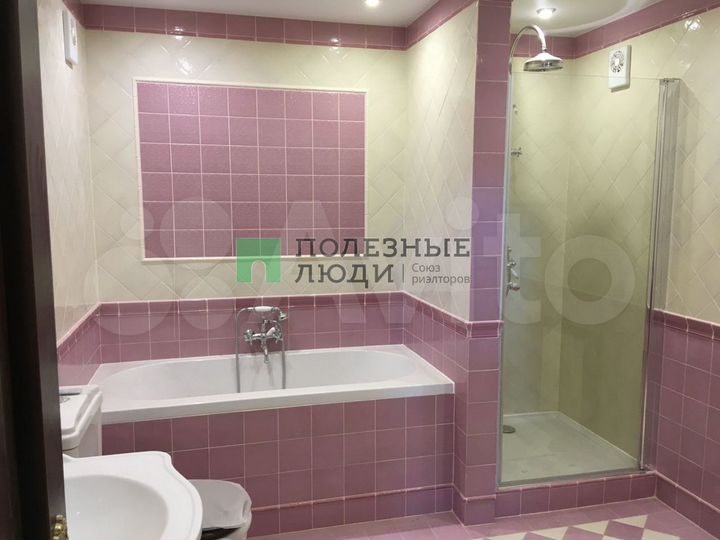 Коттедж 350 м² на участке 13 сот.