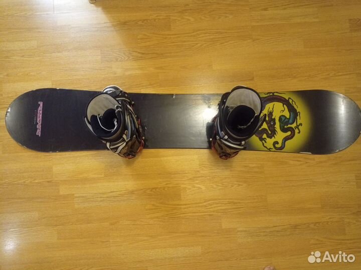 Сноуборд с креплением и ботинками