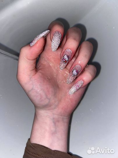 Модель на маникюр