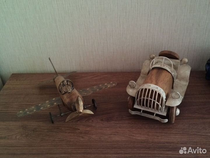 Статуэтка из дерева и металла