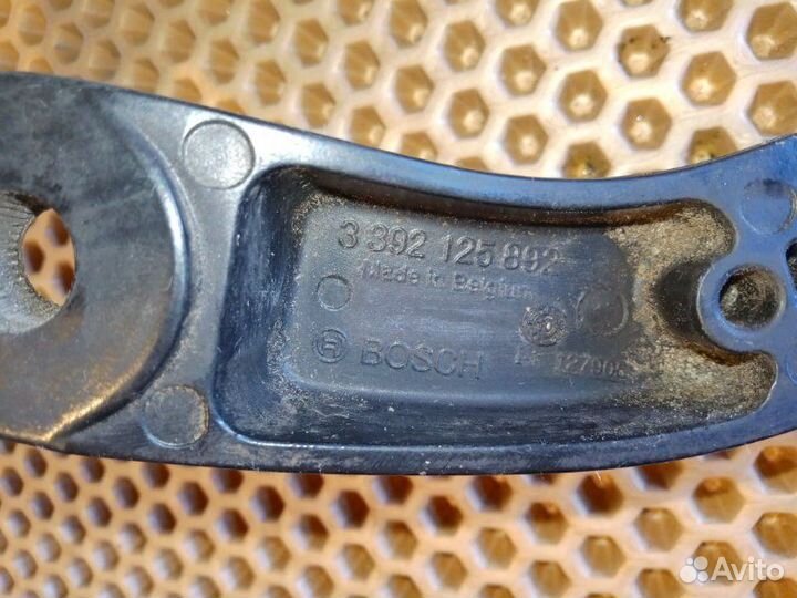 Поводок стеклоочистителя правый Audi A8 D4 long