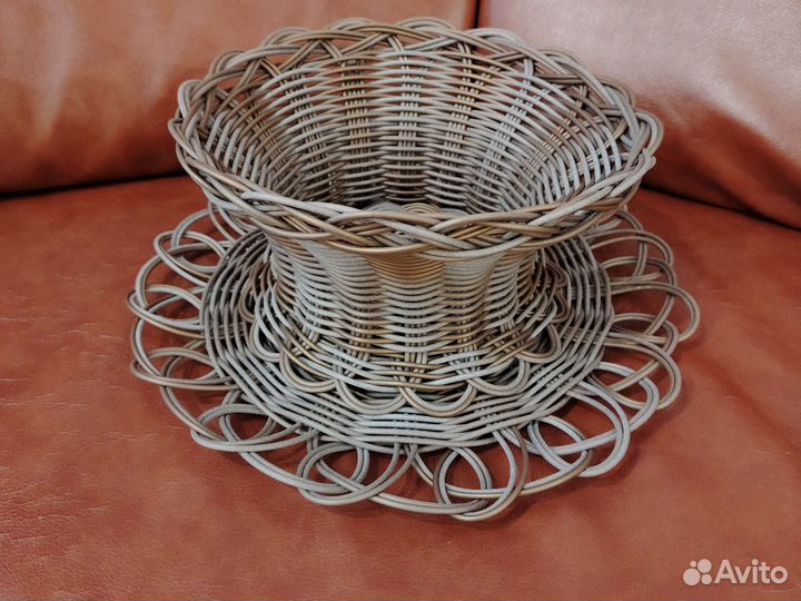 Салфетка и ваза для фруктов, кофет, печенья