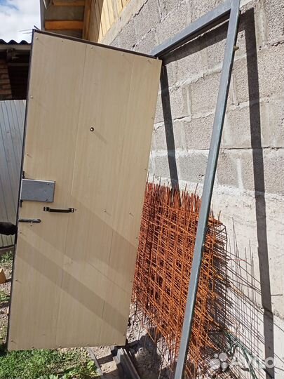 Продам входную дверь бу