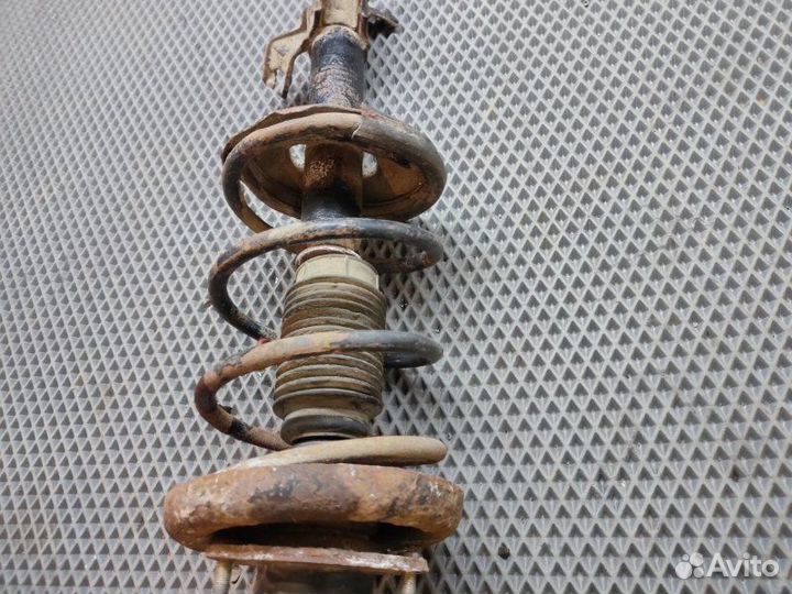 Амортизатор подвески передний правый Nissan Maxima