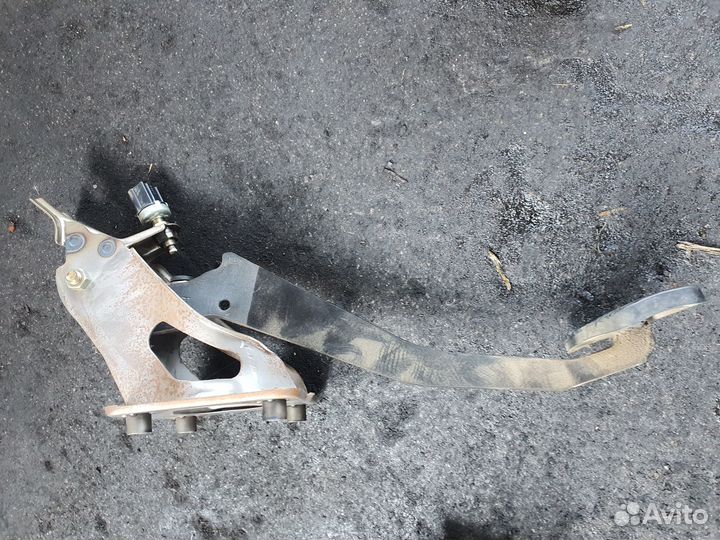Педаль тормоза c Toyota Sprinter Carib AE111G 4A-F
