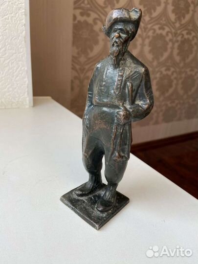 Бронзовая статуэтка