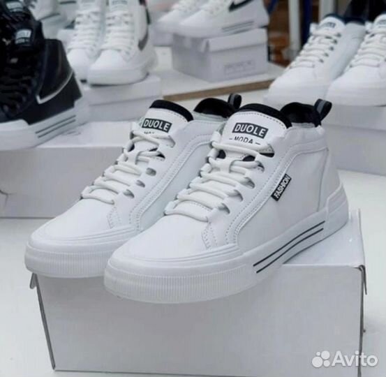 Кроссовки женские