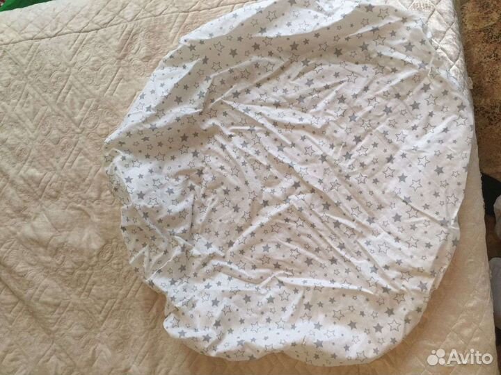 Простынь на резинке в круглую детскую кровать