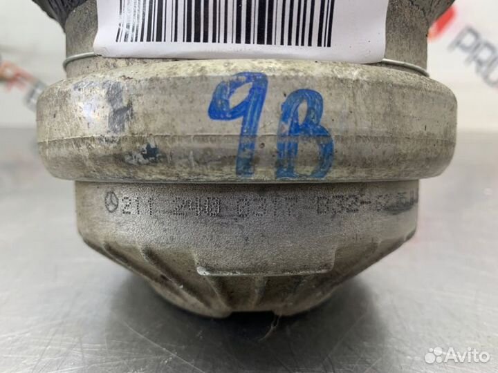 Подушка крепления двигателя левая Mercedes E-Class