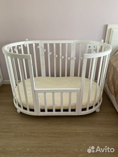 Детская кроватка круглая овальная с маятником
