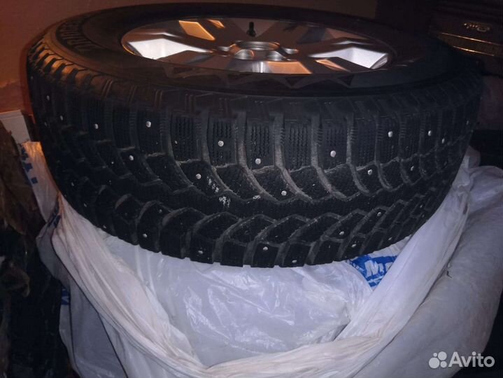 R17 Bridgestone Blizzak Nordic 255/65, PCD 6x114.3 DIA 56.1