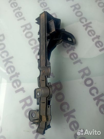 Кронштейн капота правый Mercedes-Benz W213