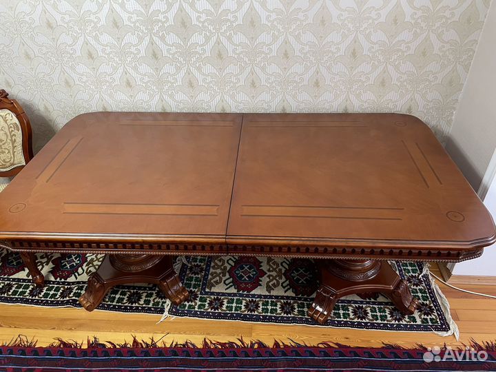 Стол и 6 стульев