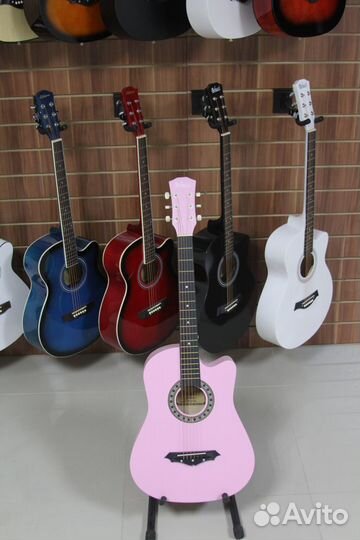 Шестиструнная акустическая гитара