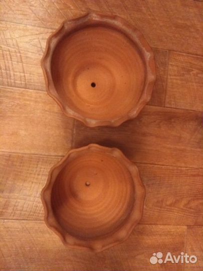 Глиняные горшки с поддонами комплект