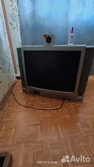 Телевизор. примерно 80см. Рабочий. Японский