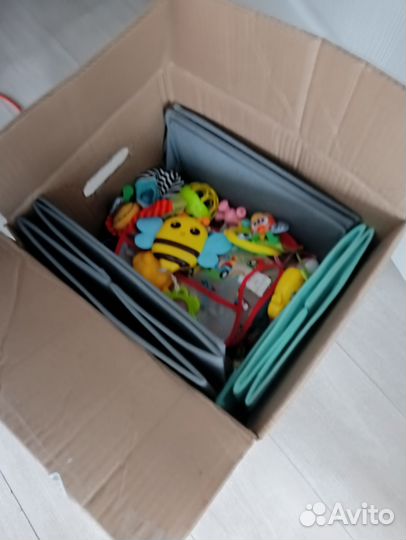 Коробка детских игрушек
